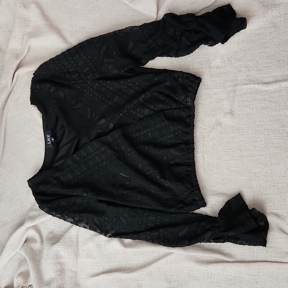 L.N.V. sz M lacy top